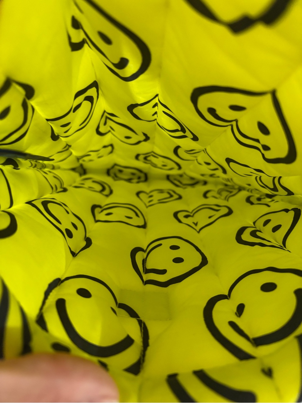 BAGGU Smiley Laptop Sleeve - Picture 4 of 4